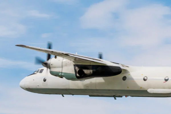 Foto colorida de aeronav militar Antonov - Metrópoles
