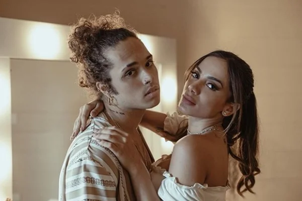 Affair de Anitta e Vitão é marketing. Funkeira está com anônimo