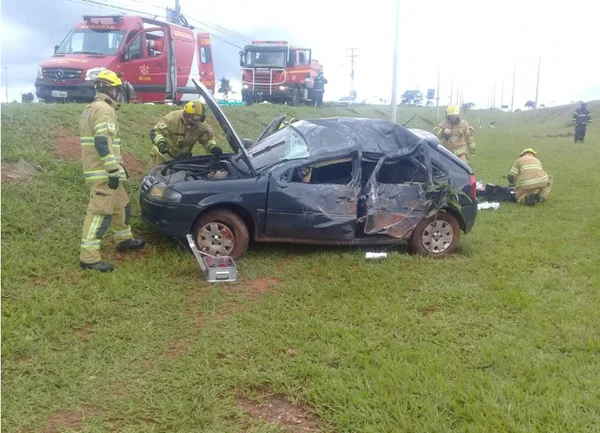 Homem morre após capotar carro no Distrito Federal