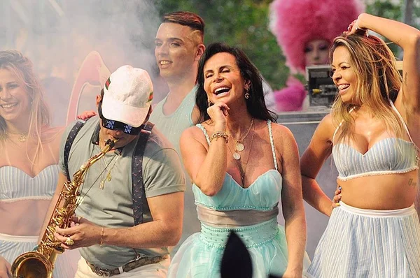 Recém-solteira, Gretchen aparece plena em Carnaval de São Paulo