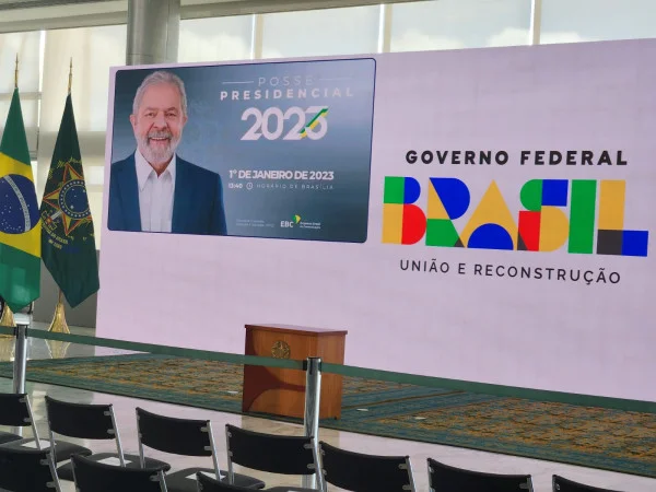 “União e reconstrução”: veja logomarca do terceiro governo Lula