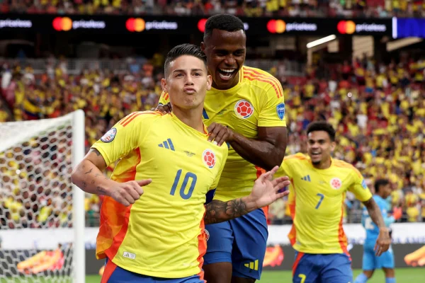 Imagem colorida de James Rodríguez, da Colômbia, em comemoração a gol na Copa América- Metrópoles