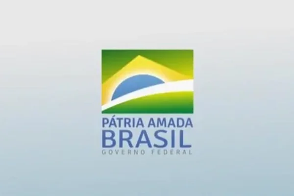 Na identidade visual, slogan de Bolsonaro está alinhado à esquerda