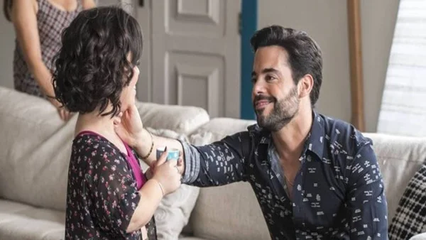 Amaro é desmascarado por Estela em O Outro Lado do Paraíso
