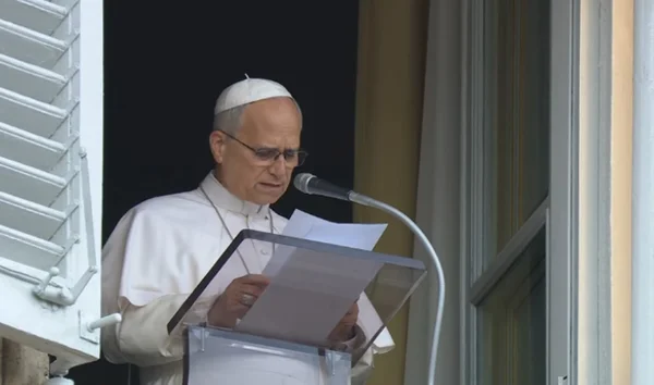 Papa Leão XIV realiza a oração do Angelus no Vaticano após deixar hospital - destaque galeria