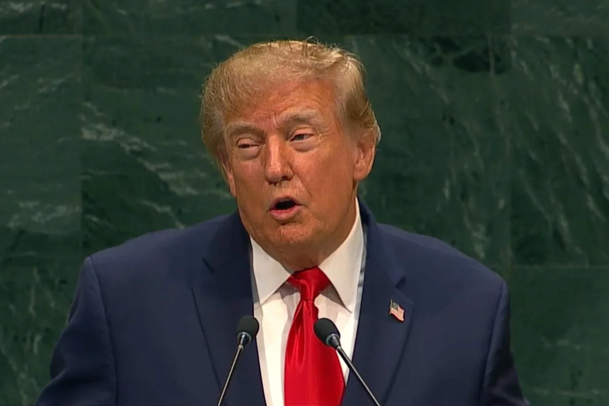 Trump: na defensiva nas pesquisas, descontrolado nos comícios