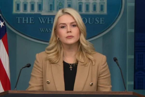 Karoline Leavitt, porta-voz da Casa Branca do governo Trump