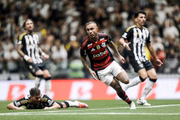 Everton Cebolinha abriu o placar do jogo para o Flamengo