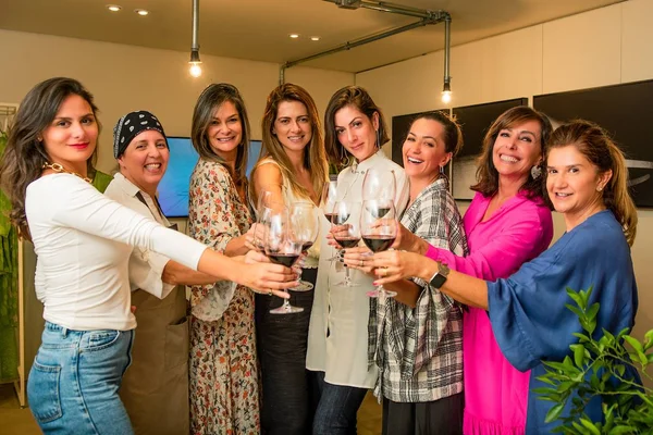 Raquel Jones, Ana Rosa Saraiva, Luciana de Góes, Thaiene Fernandes, Lara Torres, Patrícia Justino Vaz, Cleucy Oliveira e Lara Calaça