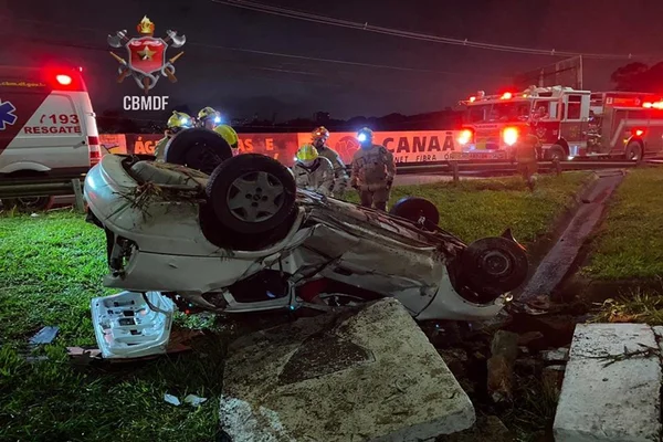 Homem morre em capotamento na EPTG; acidente deixa feridos no Park Way