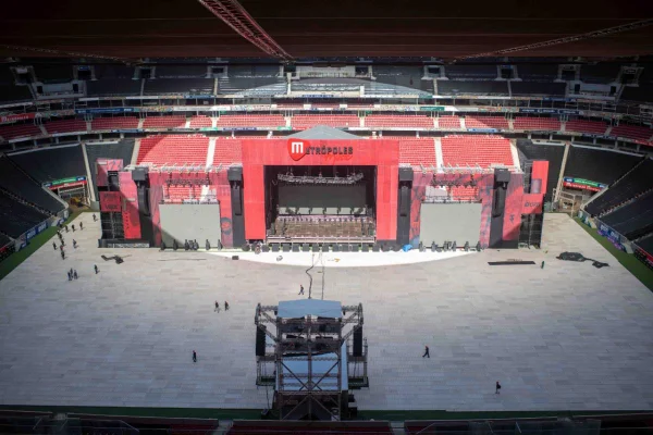 Montagem do palco do show do The Killers-Metrópoles