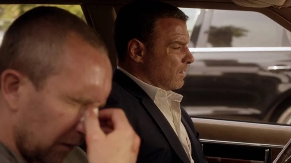 <b>Ray Donovan (5ª temporada): 7 de agosto</b>. Em Los Angeles, Ray Donovan sempre livra a cara de ricos e famosos das confusões que arranjam, mas não consegue resolver os problemas da sua própria família <b>Ray Donovan (5ª temporada): 7 de agosto</b>. Em Los Angeles, Ray Donovan sempre livra a cara de ricos e famosos das confusões que arranjam, mas não consegue resolver os problemas da sua própria família