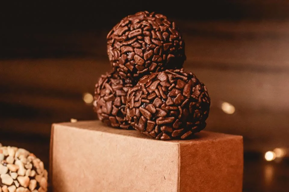 Bolinhas de brigadeiro Bolinhas de brigadeiro