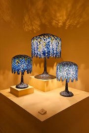 Prepare-se para ver belíssimos vitrais, joias, cerâmicas e as famosas luminárias coloridas