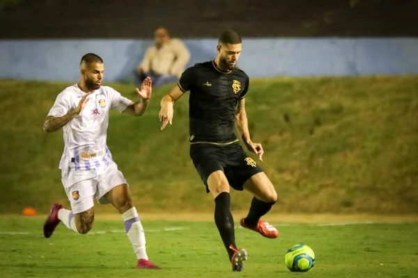 Zagueiro Keynan renova com o Brasiliense até novembro de 2023