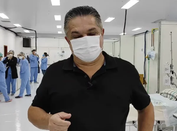 Bolsonaro compartilha vídeo em que prefeito defende tratamento precoce