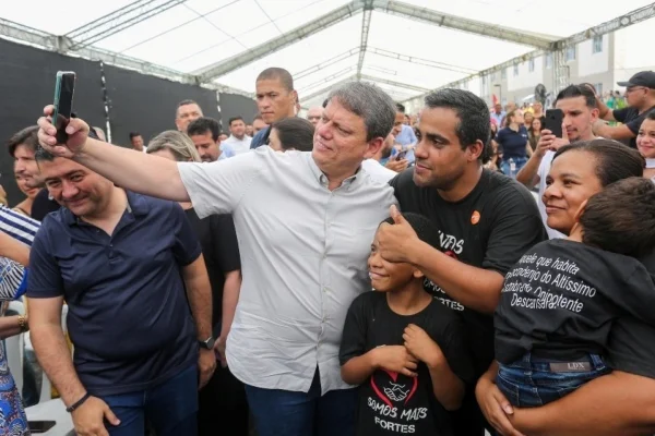 Tarcísio de Freitas comunicação