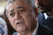 Ministro José Guimarães chega para reunião com o presidente Lula em caráter emergencial para debater os desdobramentos do segundo turno da campanha eleitoral em Brasília Ministro José Guimarães chega para reunião com o presidente Lula em caráter emergencial para debater os desdobramentos do segundo turno da campanha eleitoral em Brasília
