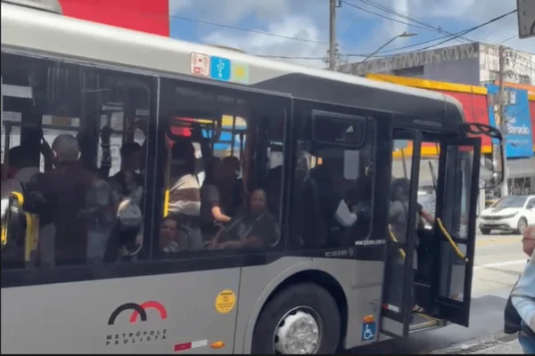 Greve de ônibus pegou passageiros de surpresa na zona sul de São Paulo - destaque galeria