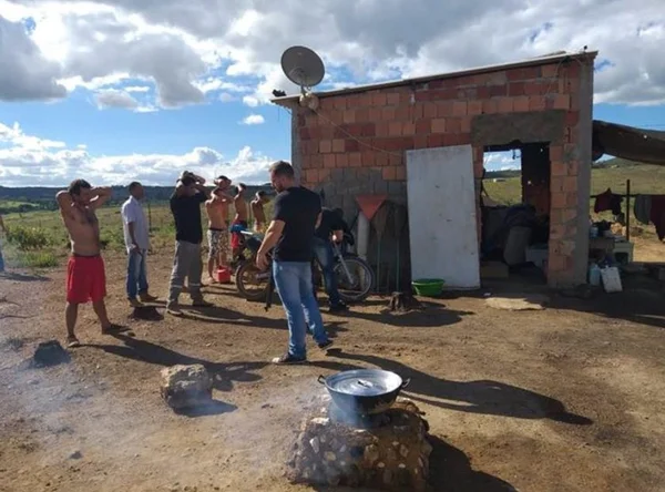 Armados, grileiros agiam como milicianos e extorquiam vítimas no DF