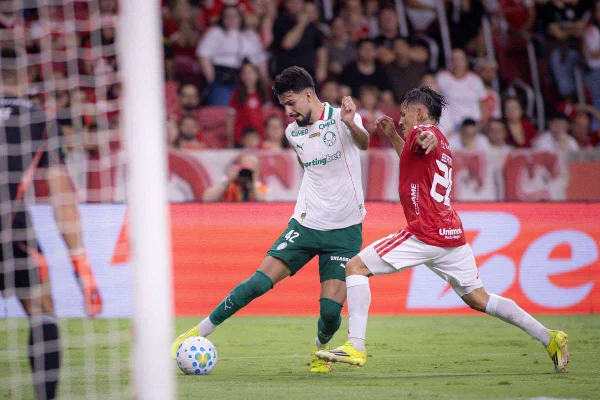 Palmeiras tenta manter série de vitórias diante do Internacional
