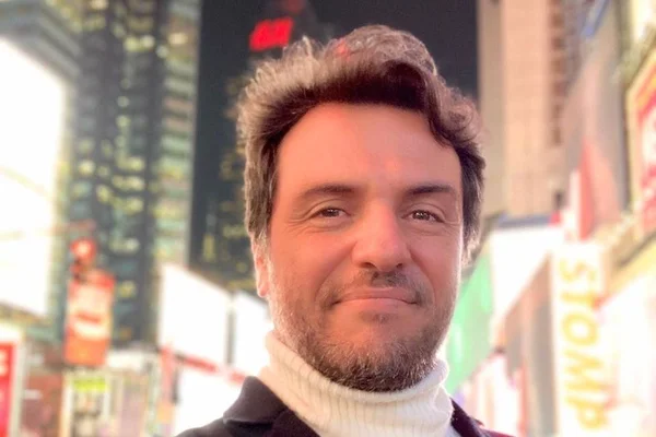 Rodrigo Lombardi testa positivo para a Covid e lamenta: “Vai passar”