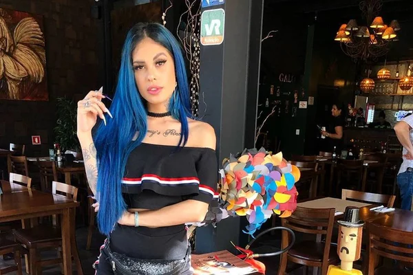 Tati Zaqui surge de calcinha minúscula no Instagram: “Boa noite”