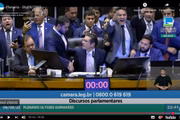Deputados bolsonaristas ocupam a Câmara