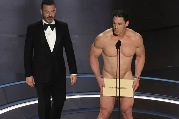 Foto colorida de John Cena no Oscar - Metrópoles