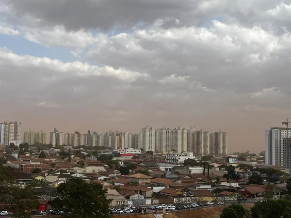 Nuvem de poeira Goiânia