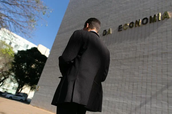 Número de contratações de servidores públicos é o menor em 12 anos