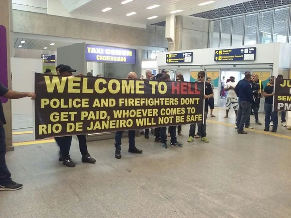 “Bem vindo ao inferno”, dizem agentes em protesto no aeroporto do Rio