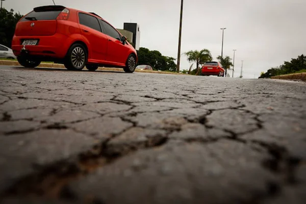 TCDF barra licitação com sobrepreço de 74% para manutenção de asfalto
