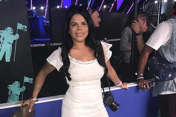 Day McCarthy, que atacou Titi, depõe nos EUA sobre caso de racismo