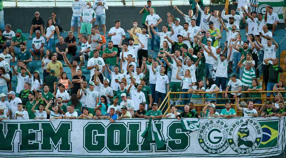 Anápolis e Goiás se enfrentaram pelo Campeonato Goiano Anápolis e Goiás se enfrentaram pelo Campeonato Goiano