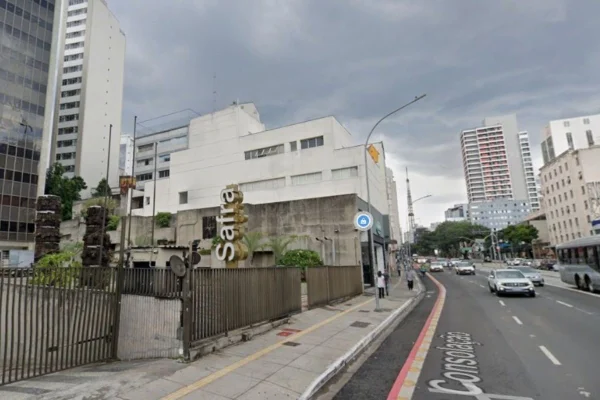 Homem esfaqueia colega de trabalho dentro de banco na Consolação