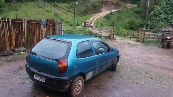 Ladrão rouba Palio 97 de paciente que usa máquina para respirar