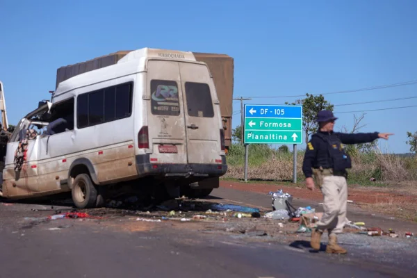 Acidente BR 020, van