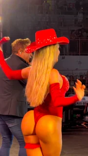 Bailarinas do Leonardo usam look ousado Bailarinas do Leonardo usam look ousado
