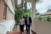 Alexandre de Moraes e a esposa, A esposa do ministro Alexandre de Moraes é a advogada Viviane Barci de Moraes, chegando ao local onde votam em SP Alexandre de Moraes e a esposa, A esposa do ministro Alexandre de Moraes é a advogada Viviane Barci de Moraes, chegando ao local onde votam em SP