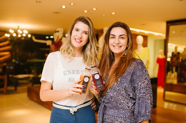 Renata Queiroz apresenta a “Lavi” na Maison Ana Paula