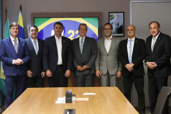 PL abre janela partidária com cinco filiações e projeta crescimento