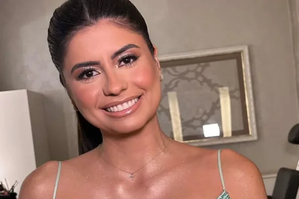 Juliane Vieira, de 28 anos, se pendura em ar-condicionado para salvar mãe e sobrinho
