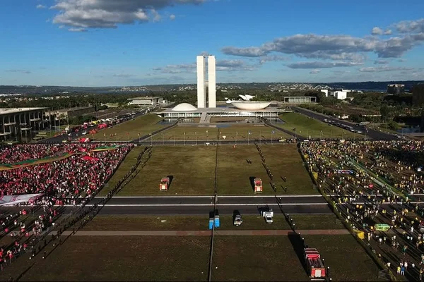 Partidos pagam salários de até R$ 27 mil com fundo partidário