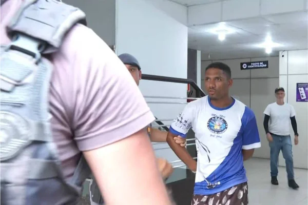 Imagem colorida mostra Leorogers Andrade da Costa, homem de 29 anos preso em Mauá - Metrópoles