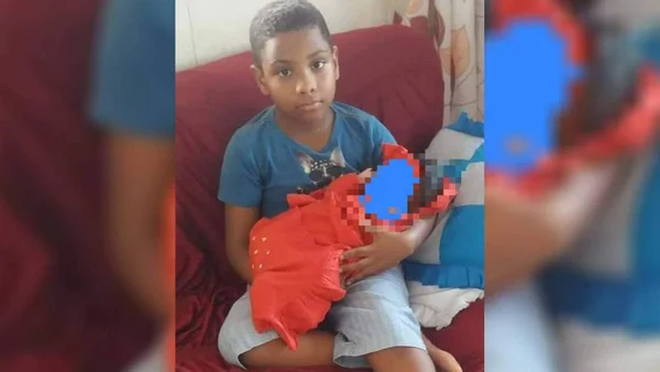 imagem colorida menino morre atropelado por onibus no espirito santo