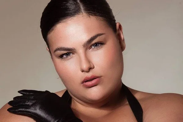 Mayara Russi leva estilo plus size para Verdades Secretas 2