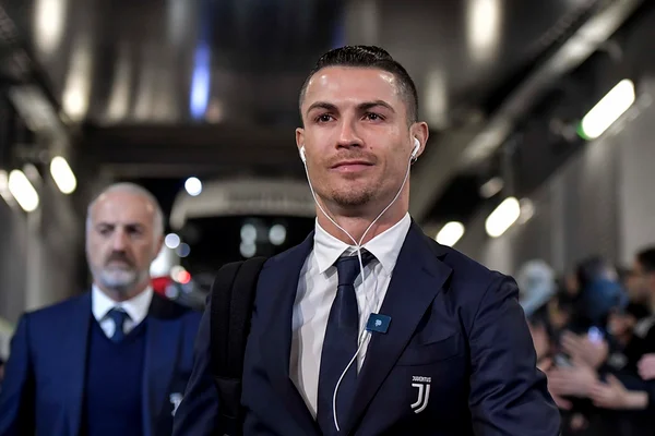 Após completar 35 anos, CR7 brinca que sua “idade biológica é 25”
