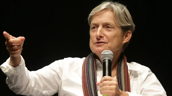 Judith Butler é agredida ao embarcar no aeroporto de Congonhas