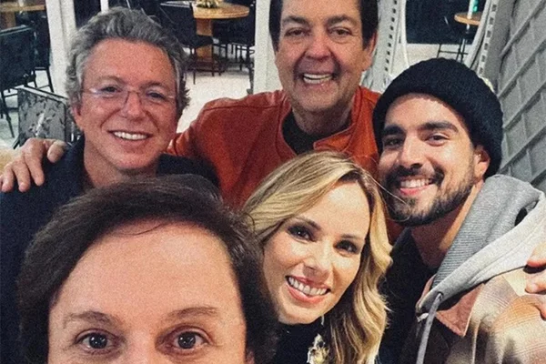Rolê aleatório reúne Caio Castro, Faustão, Boninho e Tom Cavalcante